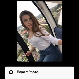 Meet your Posher, Leaira